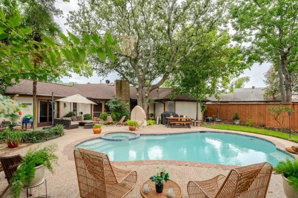 2526 Creekway Circle Missouri City, TX 77459