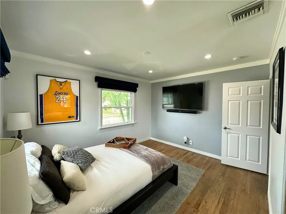 5785 Bertrand Avenue Encino, CA 91316
