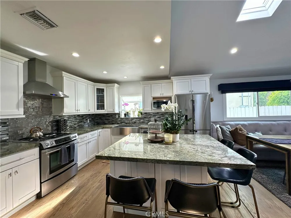 5785 Bertrand Avenue Encino, CA 91316