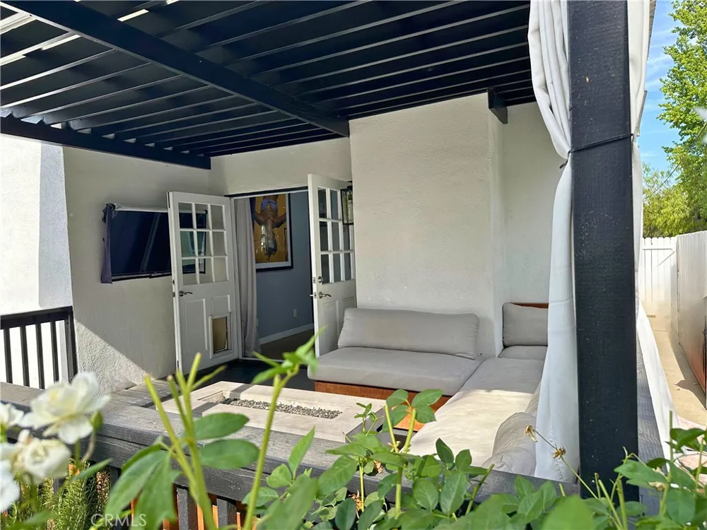 5785 Bertrand Avenue Encino, CA 91316