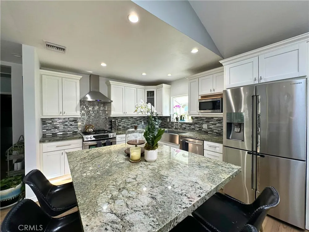 5785 Bertrand Avenue Encino, CA 91316