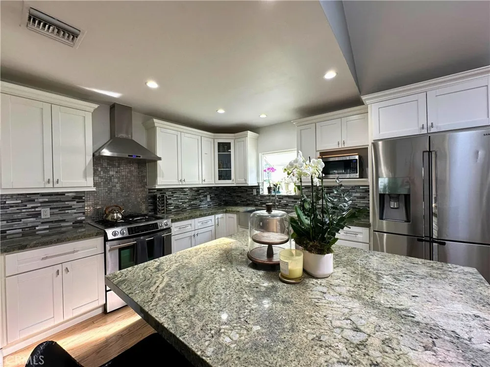 5785 Bertrand Avenue Encino, CA 91316