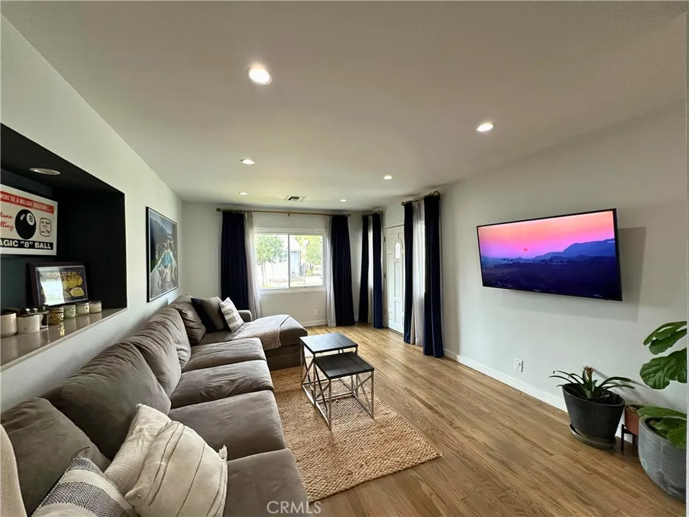 5785 Bertrand Avenue Encino, CA 91316