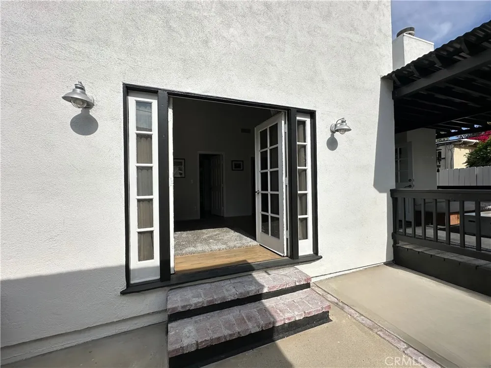 5785 Bertrand Avenue Encino, CA 91316