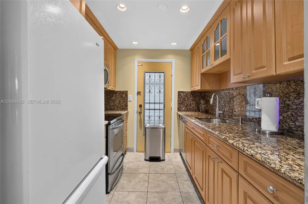 11685 Canal Dr #303 North Miami, FL 33181