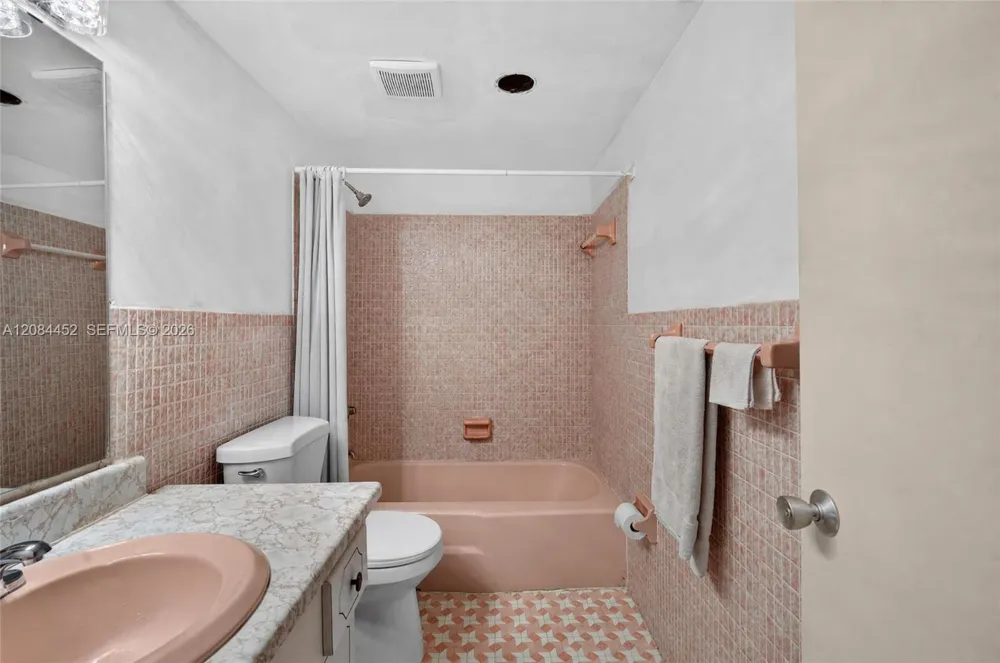 11685 Canal Dr #303 North Miami, FL 33181