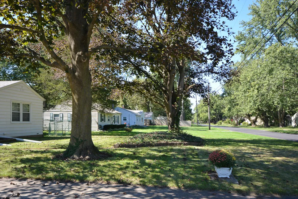 3503 Iroquois Trail Kalamazoo, MI 49006