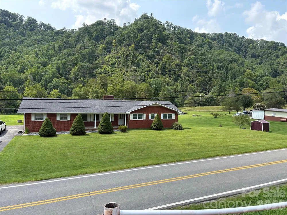 11141 NC Highway 226 Highway Bakersville, NC 28705