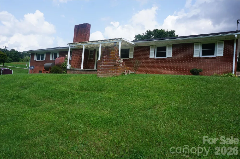 11141 NC Highway 226 Highway Bakersville, NC 28705