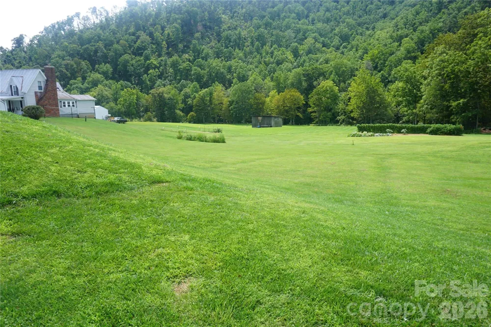 11141 NC Highway 226 Highway Bakersville, NC 28705