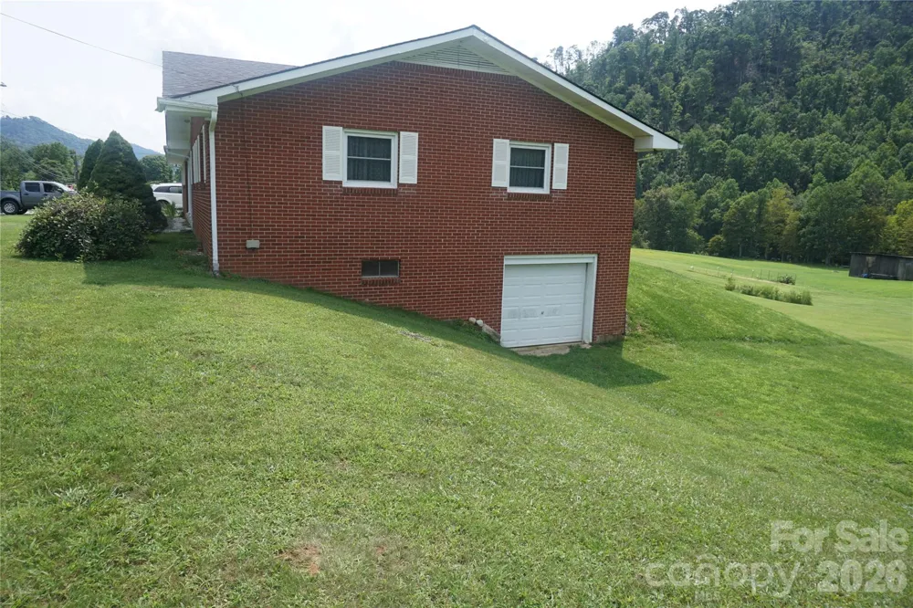 11141 NC Highway 226 Highway Bakersville, NC 28705