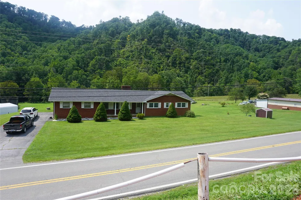11141 NC Highway 226 Highway Bakersville, NC 28705