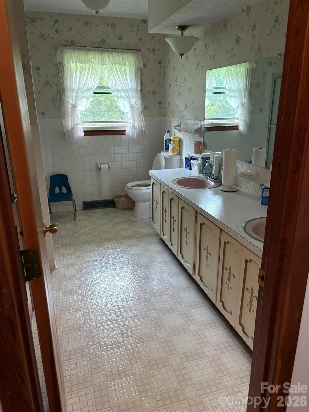 11141 NC Highway 226 Highway Bakersville, NC 28705