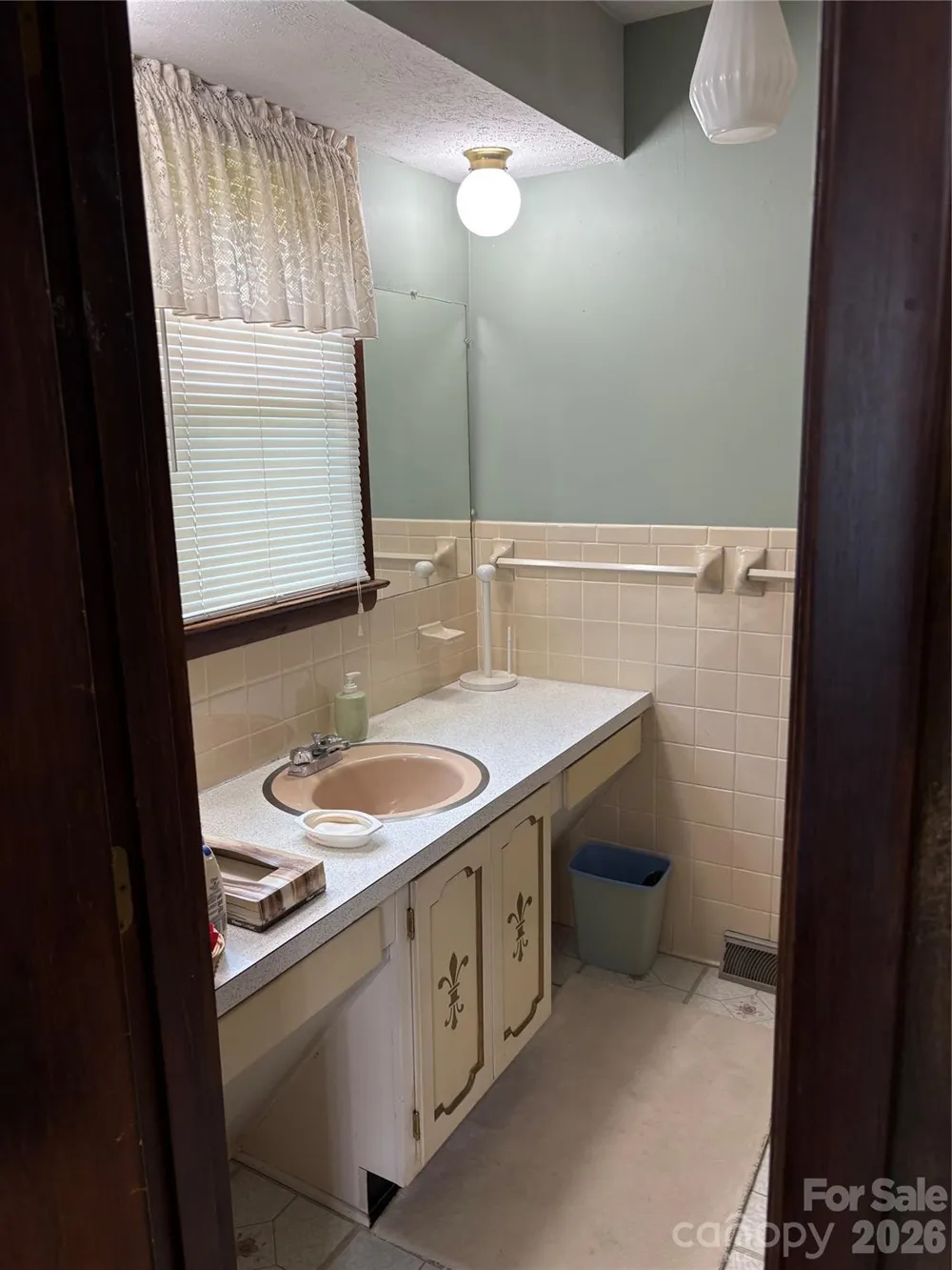 11141 NC Highway 226 Highway Bakersville, NC 28705