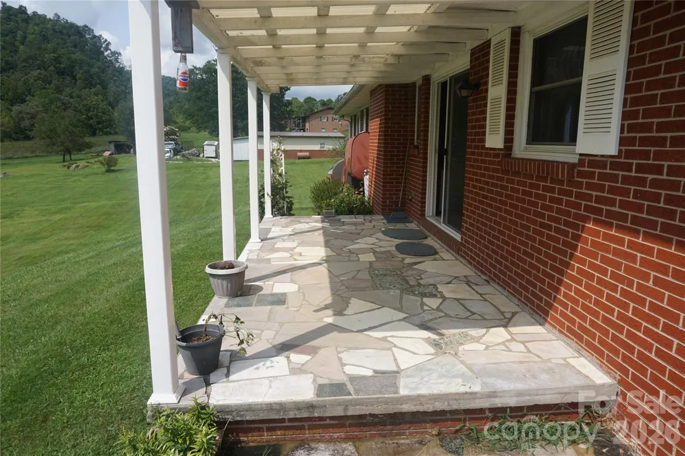 11141 NC Highway 226 Highway Bakersville, NC 28705