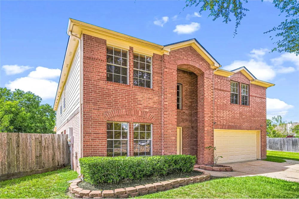 9904 Fair Brook Way Pearland, TX 77584