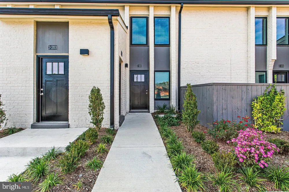 19520 VILLAGE WALK DRIVE #3-202 Montgomery Village, MD 20886