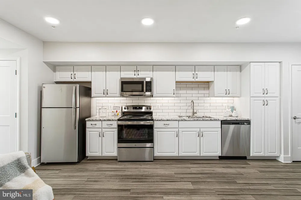 19520 VILLAGE WALK DRIVE #3-202 Montgomery Village, MD 20886