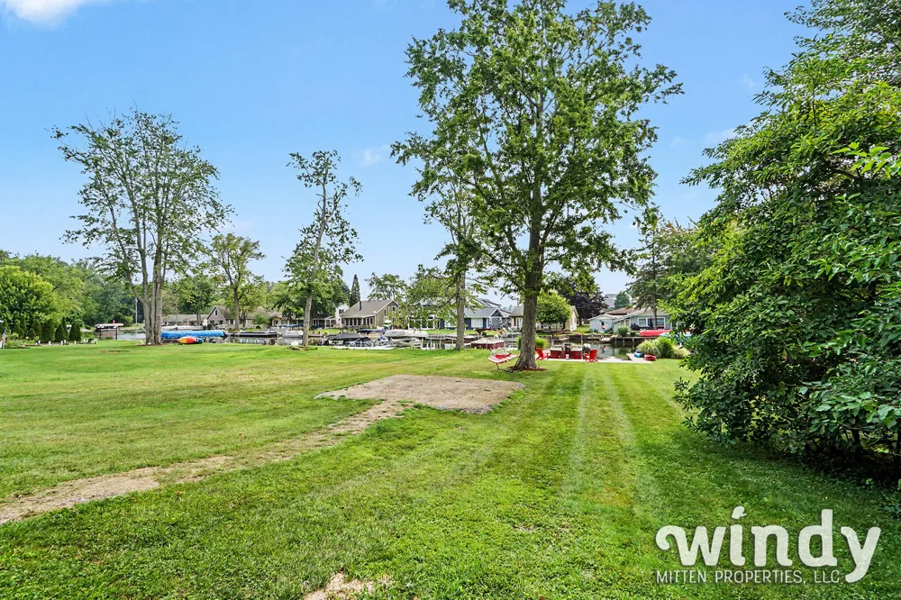 4971 Shoreview Drive Coloma, MI 49038