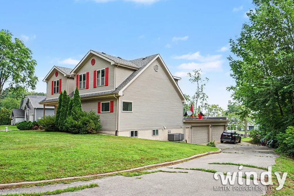 4971 Shoreview Drive Coloma, MI 49038