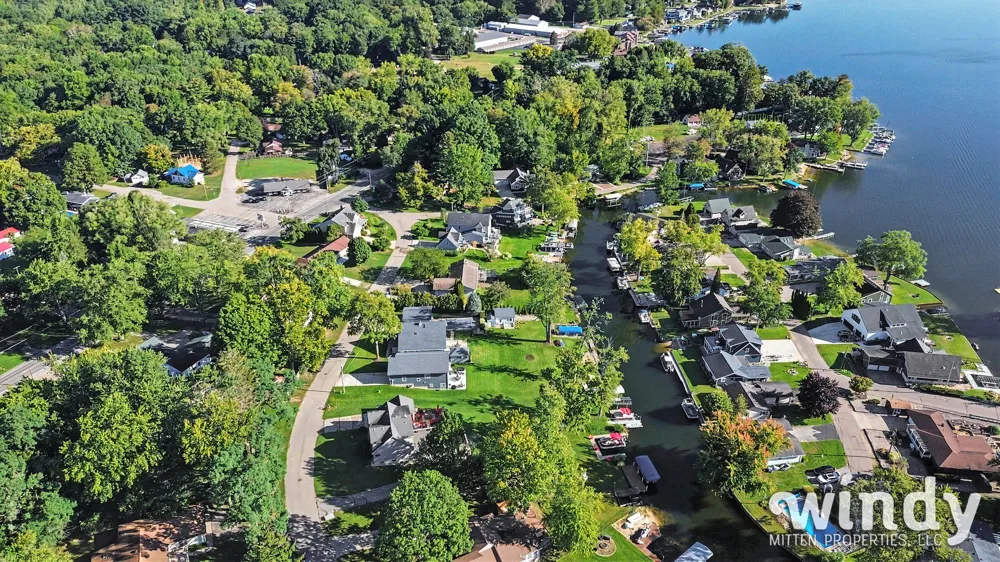 4971 Shoreview Drive Coloma, MI 49038