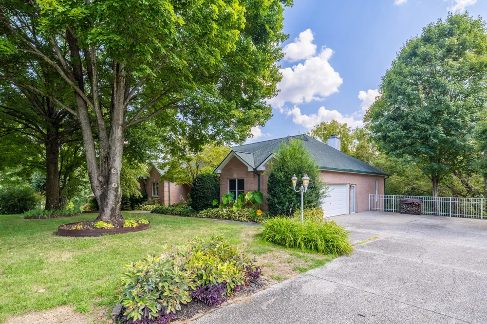 5524 W Shady Trl Old Hickory, TN 37138