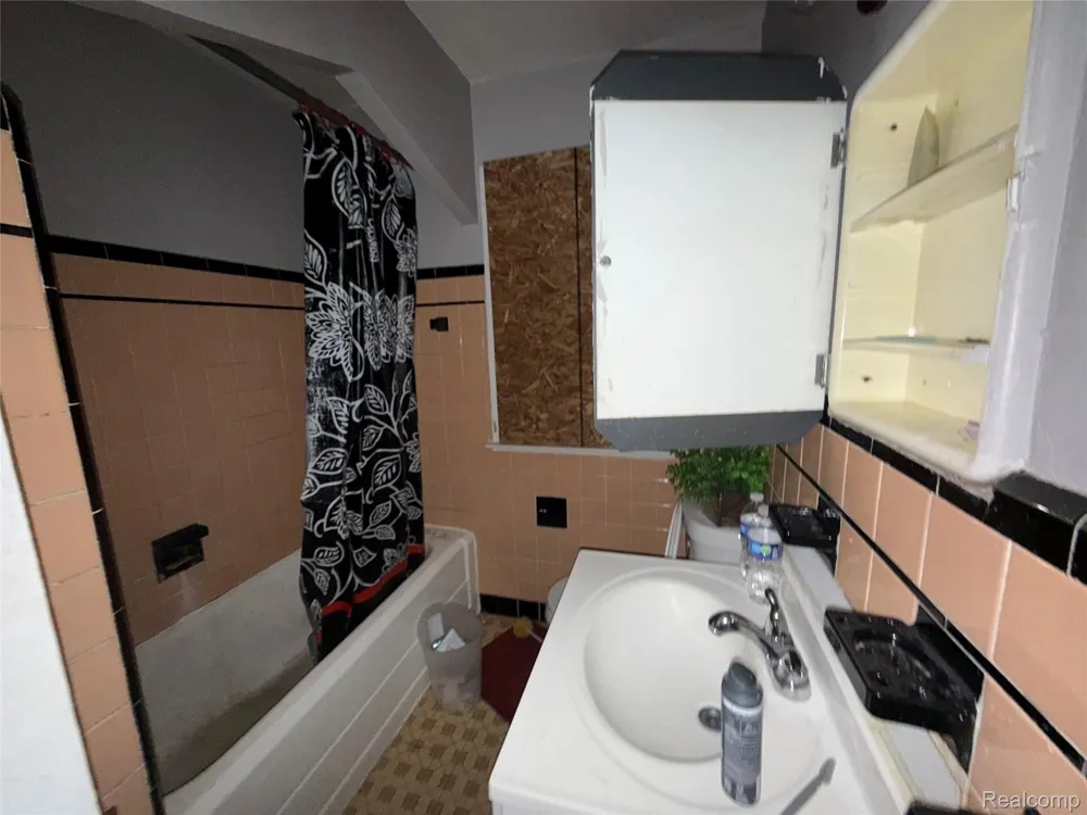 10437 McKinney Street Detroit City, MI 48224