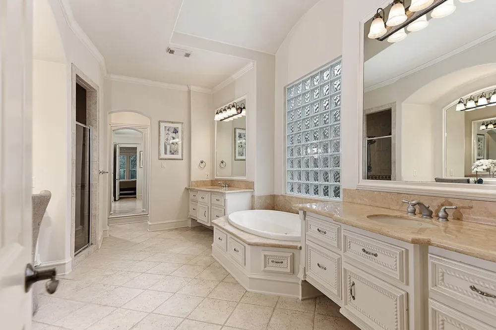 10 Snow Pond Place The Woodlands, TX 77382