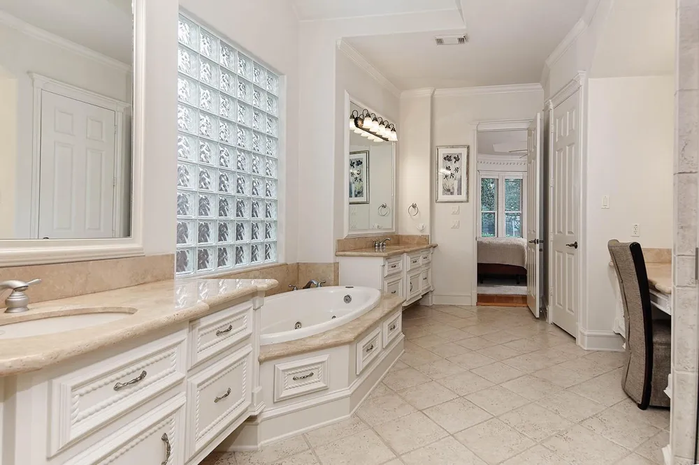 10 Snow Pond Place The Woodlands, TX 77382