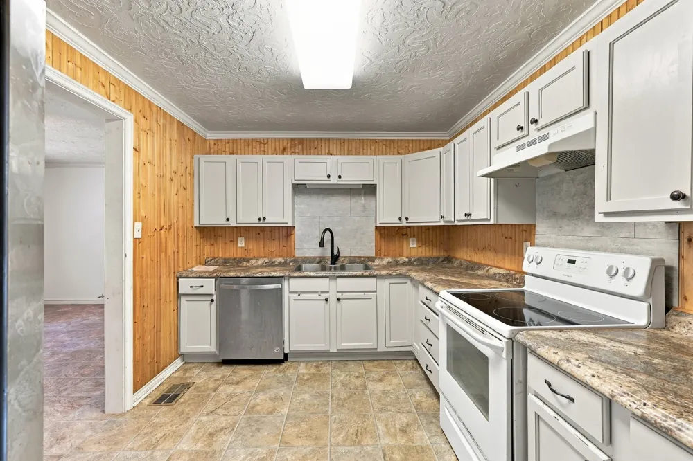 3357 E Fm 323 Palestine, TX 75801