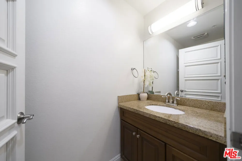 440 S Occidental Boulevard #204 Los Angeles, CA 90057