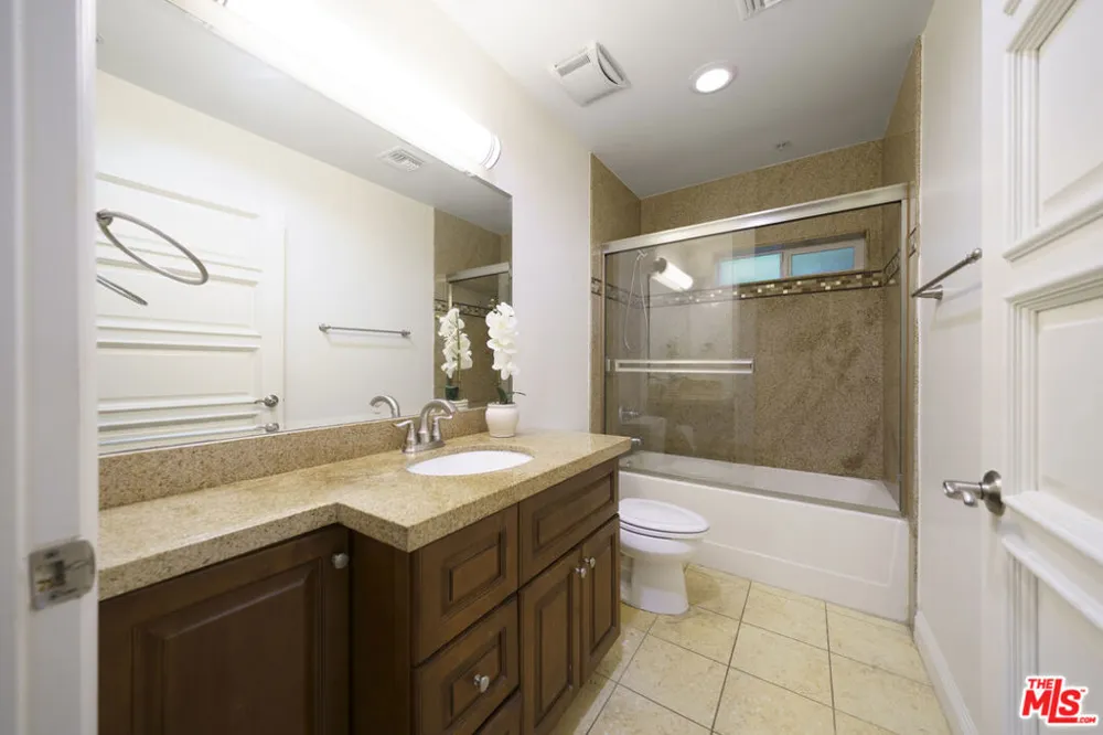440 S Occidental Boulevard #204 Los Angeles, CA 90057