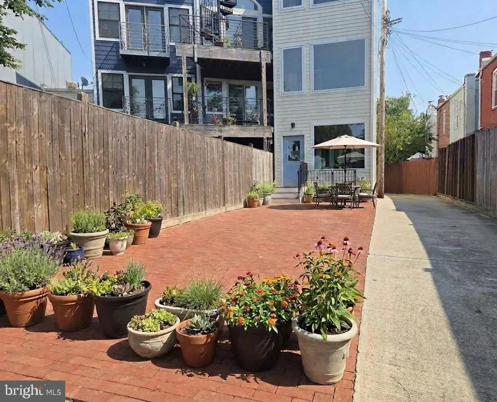 1516 C STREET NE Washington, DC 20002