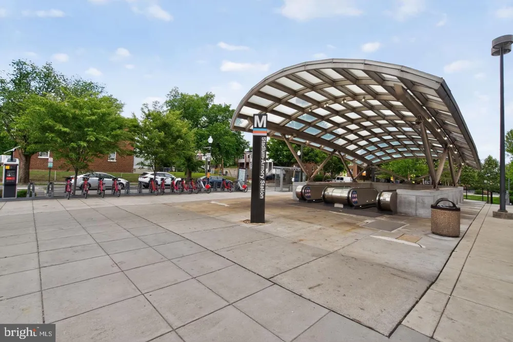 1516 C STREET NE Washington, DC 20002
