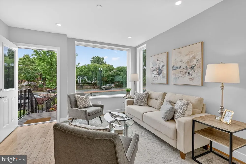 1516 C STREET NE Washington, DC 20002