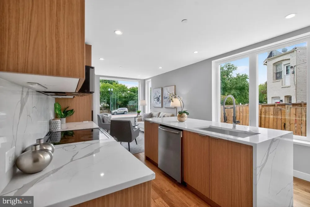 1516 C STREET NE Washington, DC 20002