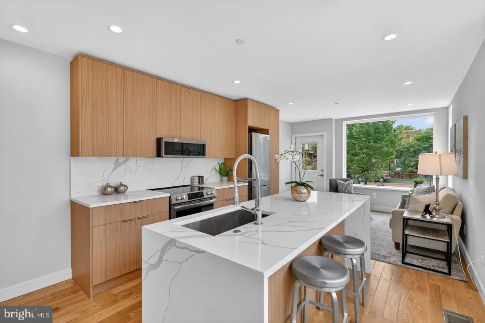 1516 C STREET NE Washington, DC 20002