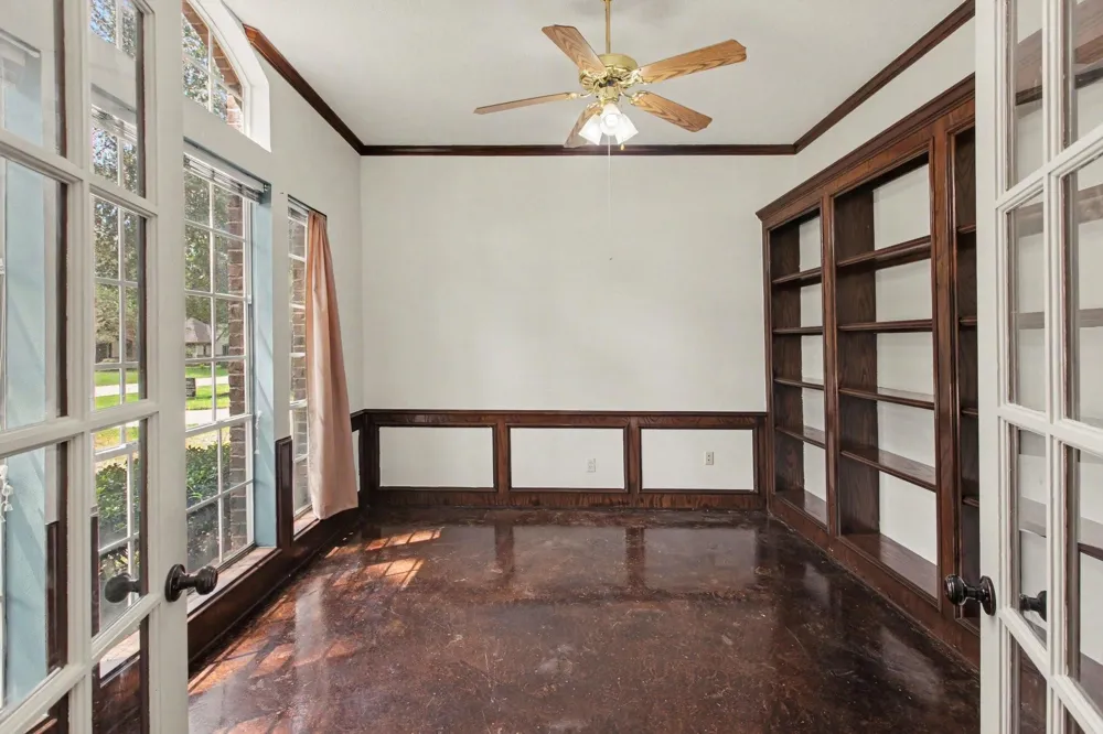 551 Stephen F Austin Drive Conroe, TX 77302