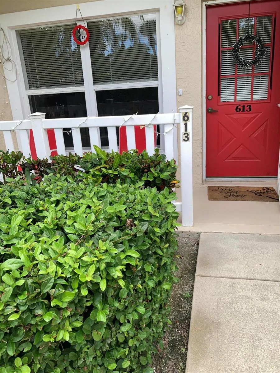613 NW San Remo Circle Port St. Lucie, FL 34986
