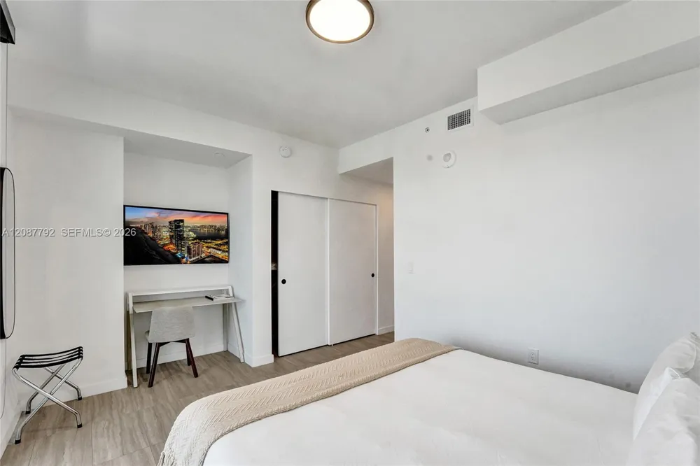 580 72 unit 1110 #1110 Miami, FL 33141