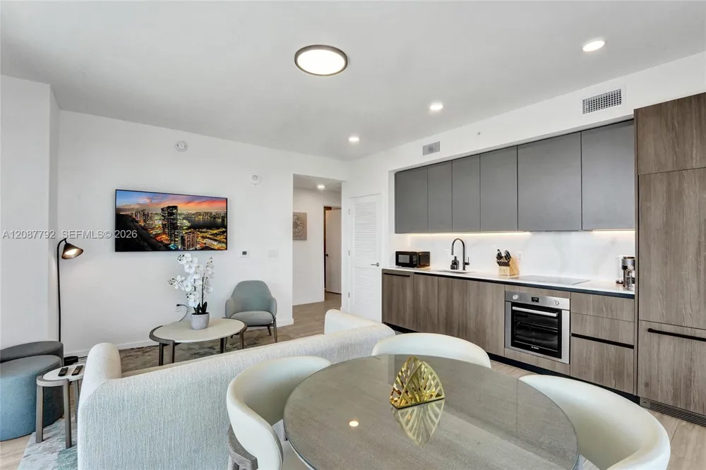 580 72 unit 1110 #1110 Miami, FL 33141