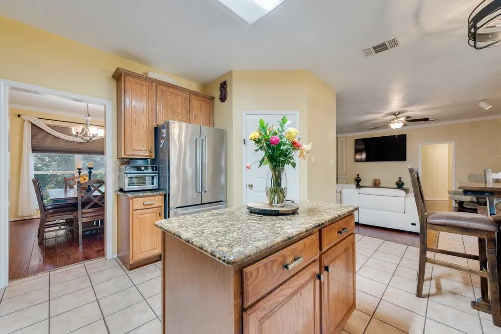 6405 Creekbend Court Arlington, TX 76001