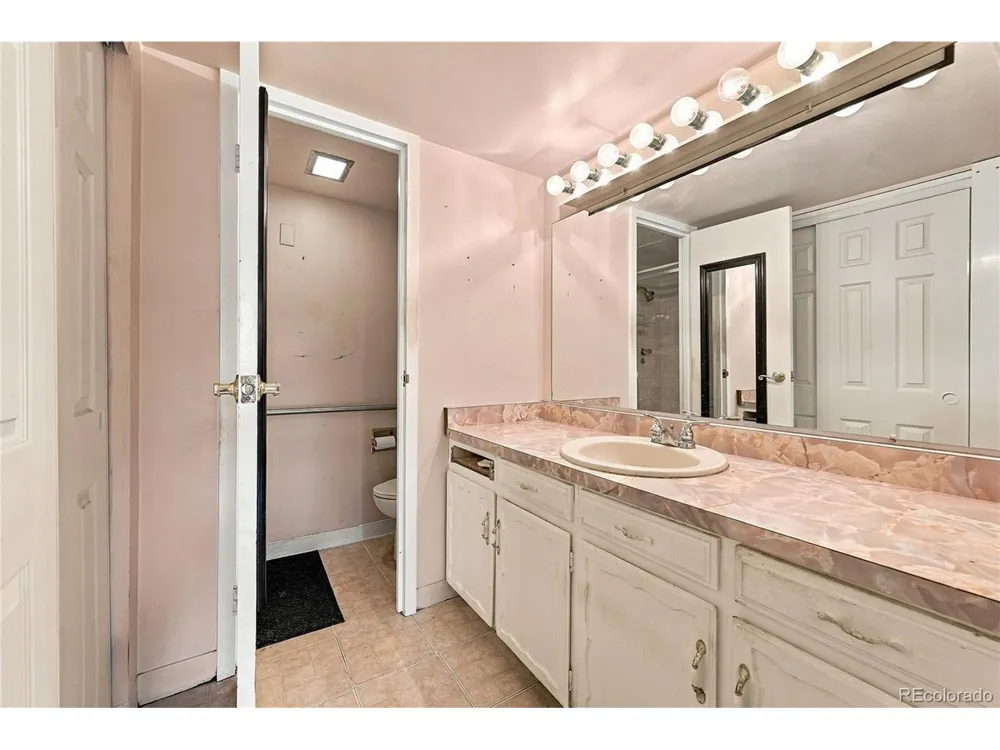 799 Dahlia Street #201 Denver, CO 80220