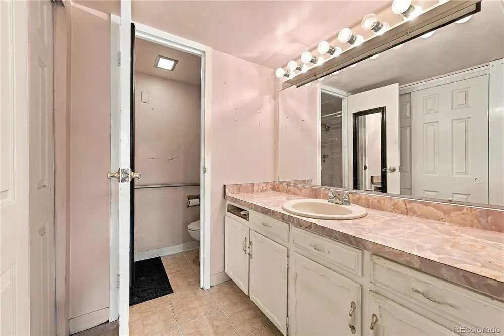 799 Dahlia Street #201 Denver, CO 80220