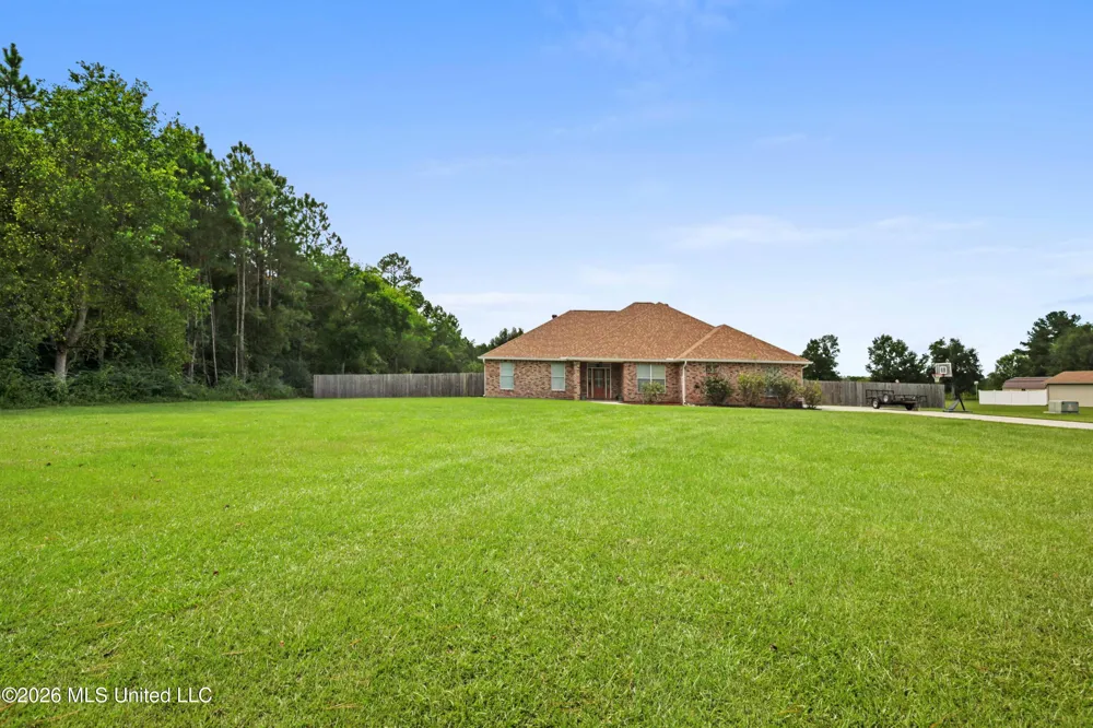 12231 E Pointe Drive Picayune, MS 39466