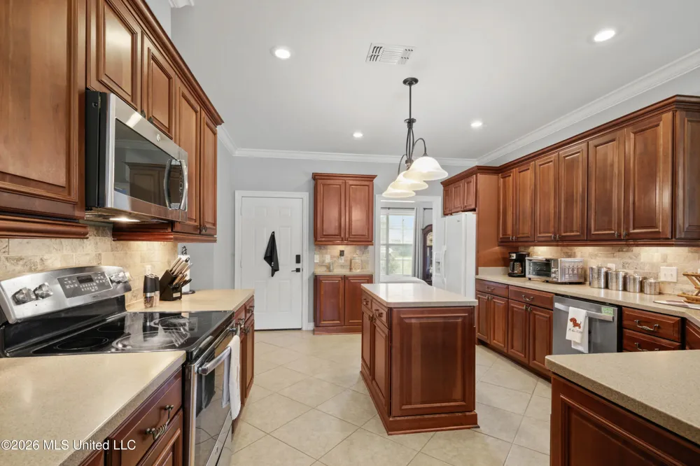 12231 E Pointe Drive Picayune, MS 39466