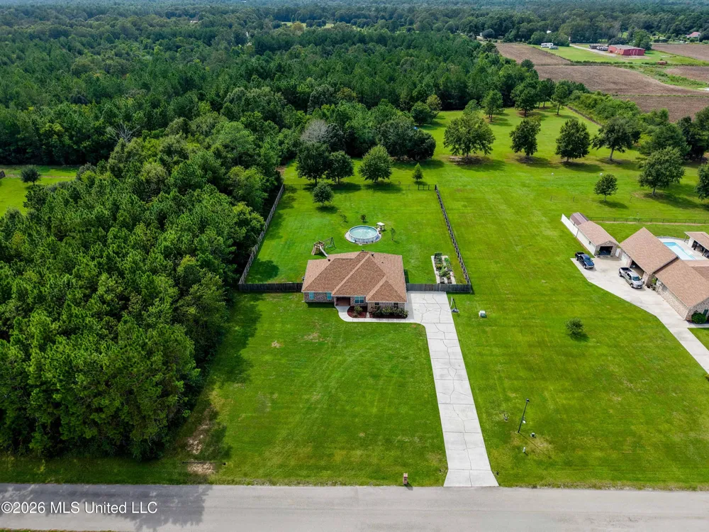 12231 E Pointe Drive Picayune, MS 39466