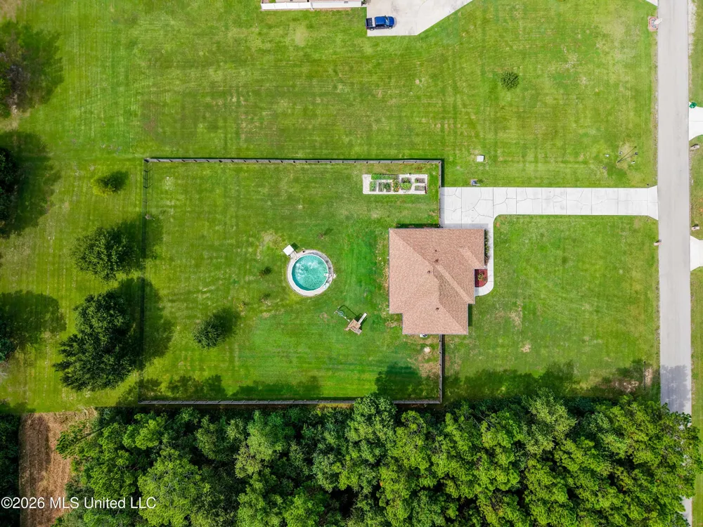 12231 E Pointe Drive Picayune, MS 39466