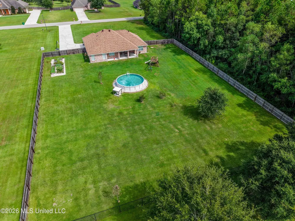 12231 E Pointe Drive Picayune, MS 39466
