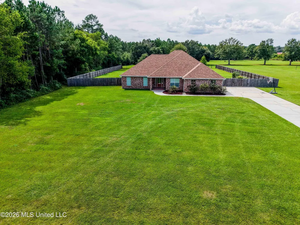 12231 E Pointe Drive Picayune, MS 39466